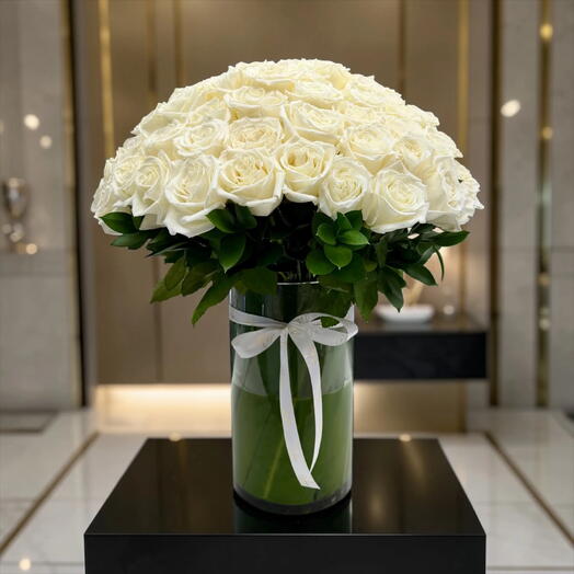 100 Long Stem Roses in a Vase
