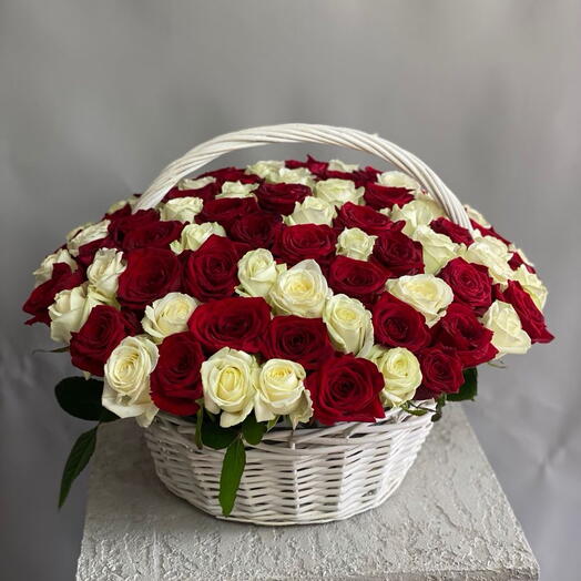 Big basket with mix roses Red and white