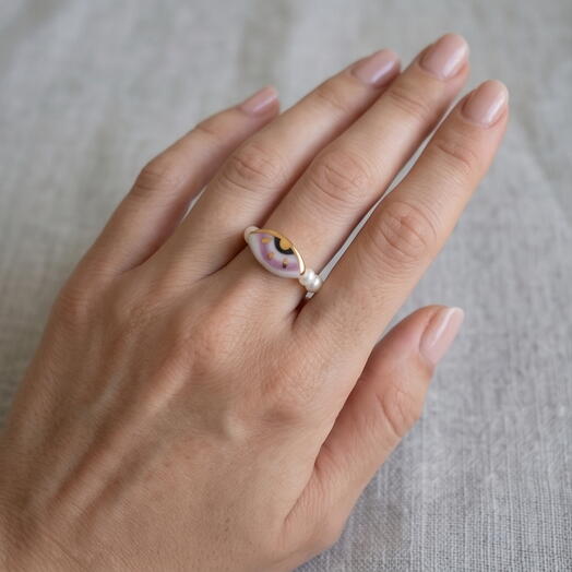 Pink ring of eyes