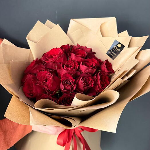 25 red roses