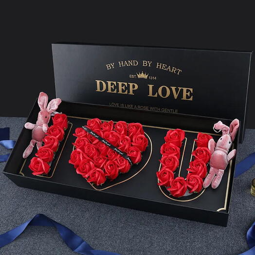 Red rose Flowers in a box