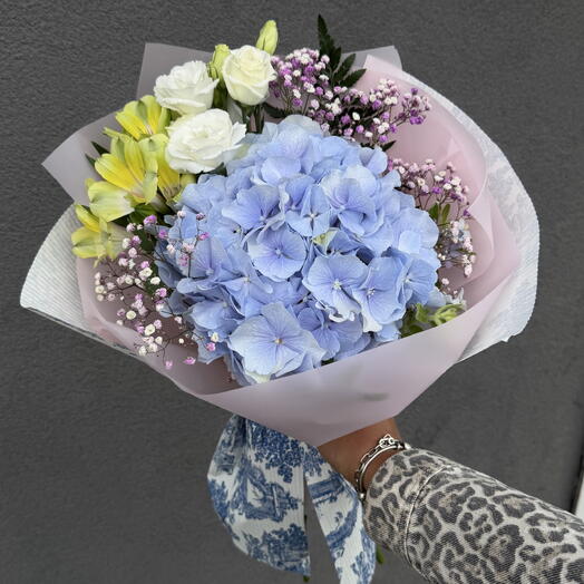 Hydrangea mixed flower bouquet