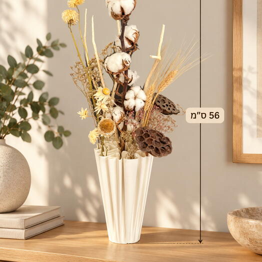 Dried flowers in a vase 003