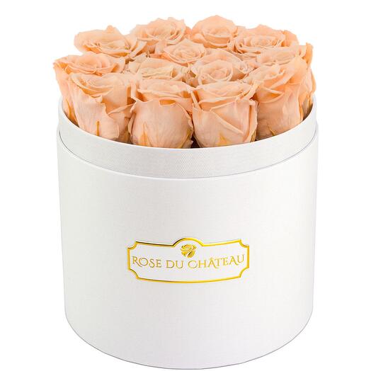 Eternal tea roses in a box
