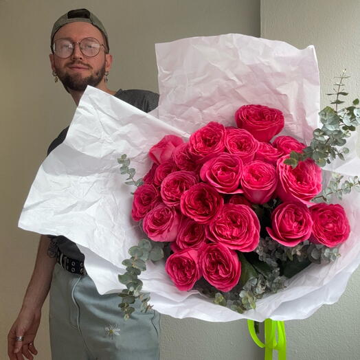 MONO OF FUCHSIA GARDEN ROSES