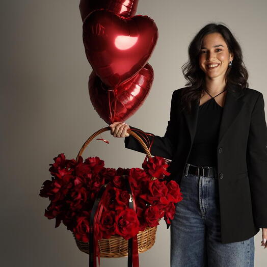 Flowers in basket red roses and baloon