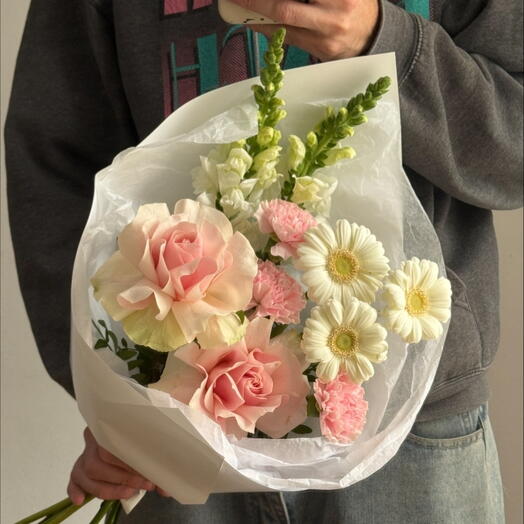 Bouquet 393 [FREE DELIVERY] Rosa Ecuador, Dianthus, Gerbera, Antirrhinum, Pistacia