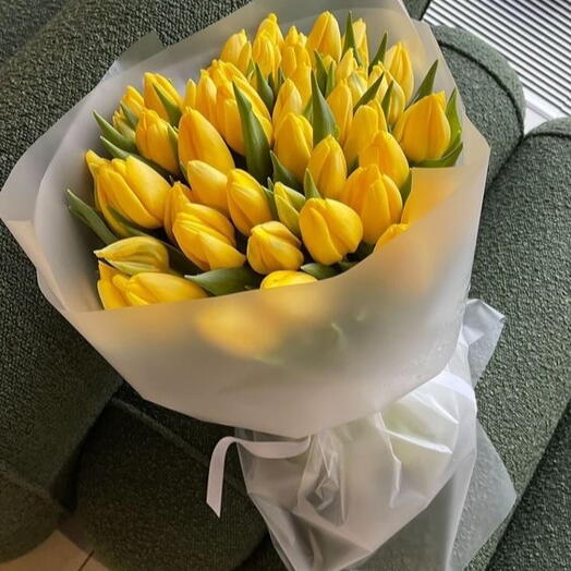 25 Yellow Tulips