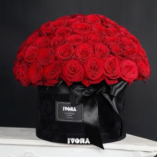 Roses red in box