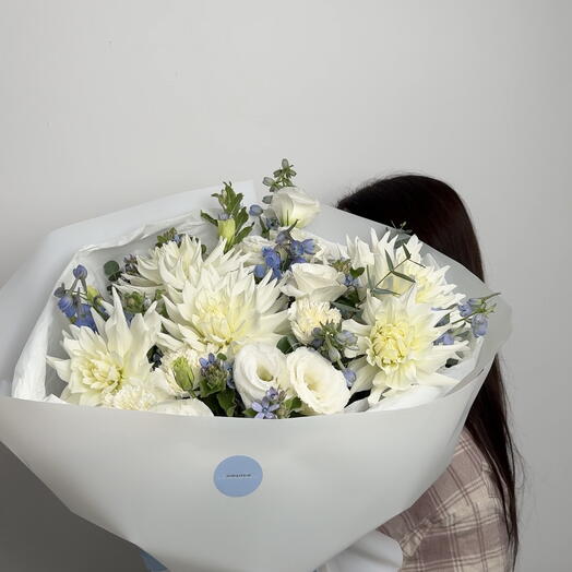 Bouquet of blue and white