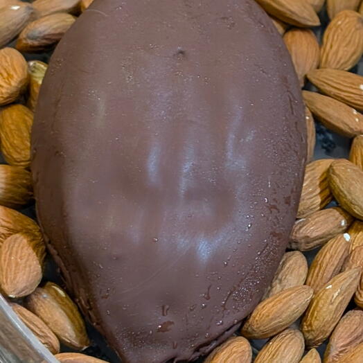 Almond   Amaretto — Premium Belgian Chocolate Dessert