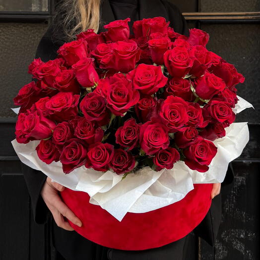 101 roses in a red box