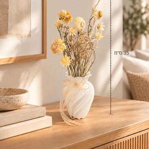 Dried flowers in a vase 001