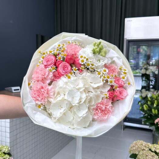 Bouquet with a white hydrangea