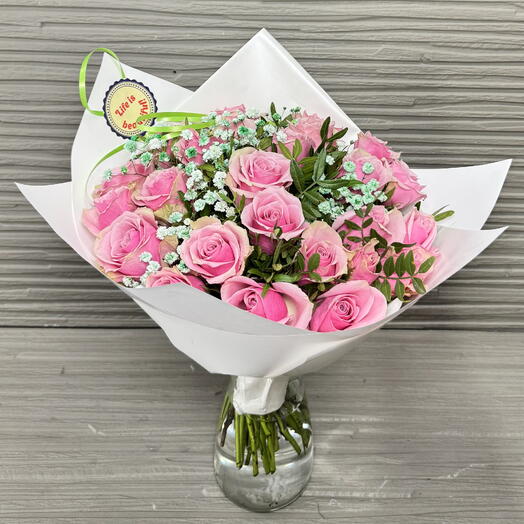 Bouquet of 15 pink roses and gypsophil