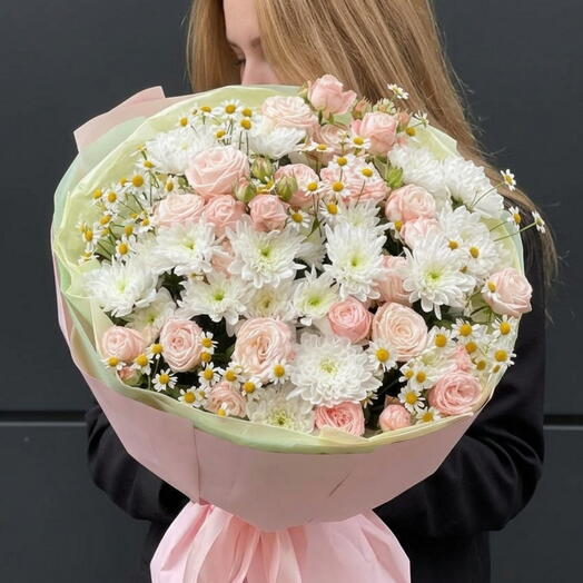 🌸 Pastel Dream: Pink Spray Roses, Chrysanthemums   Chamomile
