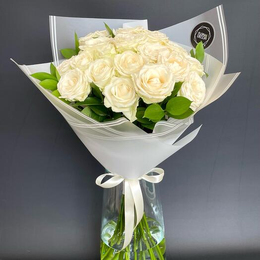 19 Premium White Roses