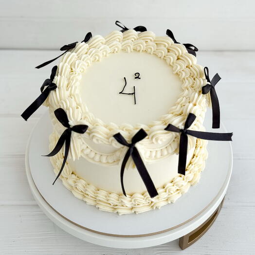 Lambeth cake white