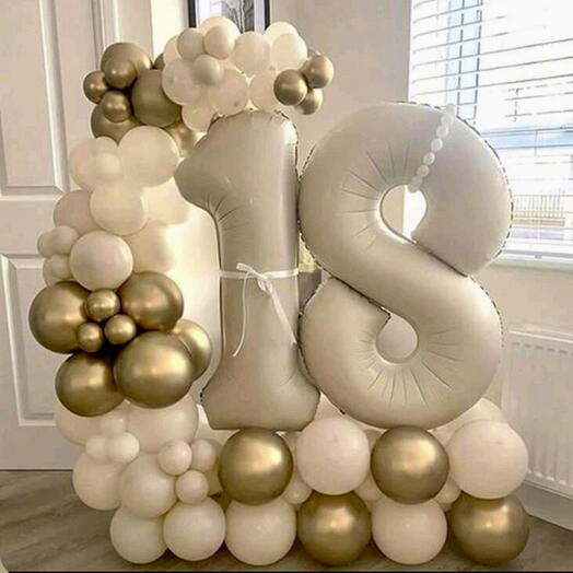 Number-shaped balloons in the design