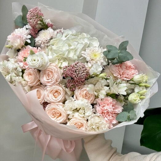 Bouquet d'hortensias blancs et Julietta