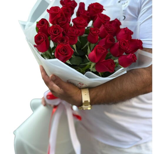 25 red roses
