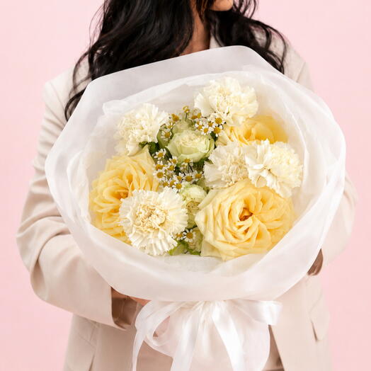 💐Bouquet of yellow roses, spray roses and dianthus
