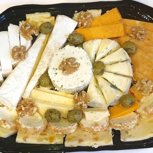 Luxury Cheese Platter with Olives Walnuts – 8 Varieties | 1000g Gourmet Selection