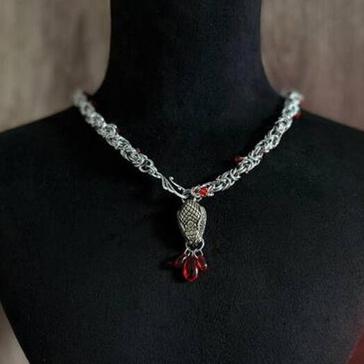 Red adjustable necklace "Aspid"