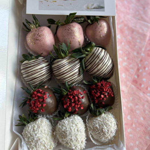 MIMI chocolate-covered strawberries