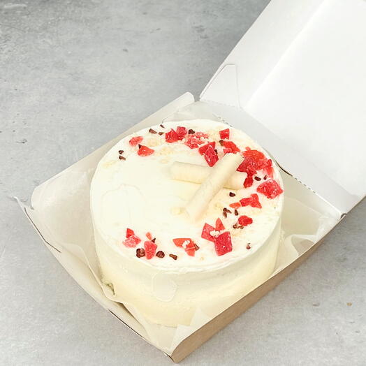 Vanilla strawberry bento cake