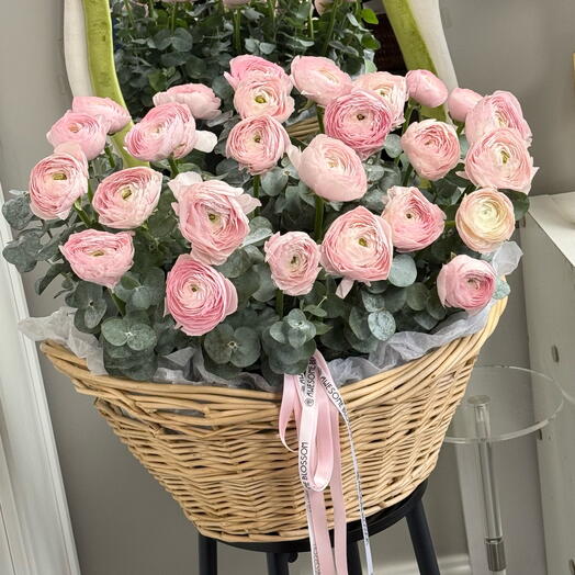 Ranunculus in a basket, M
