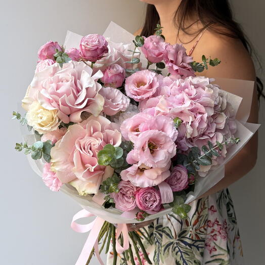 Hydrangea, rose, spray rose, pink eustoma