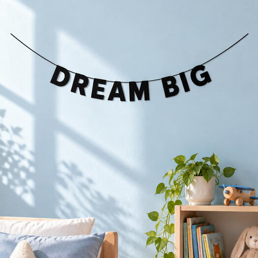Garland "DREAM BIG"