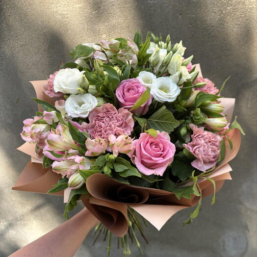 Pastel pink bouquet of 20 flowers