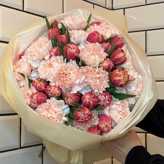 Ramo de tulipanes con claveles