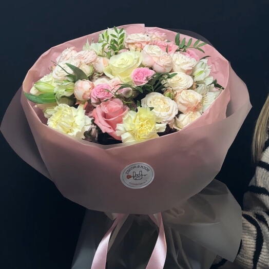 🌸 Zephyr - Delicate Bouquet of Spray Roses and Dianthus — For Mom, Girlfriend, Birthday