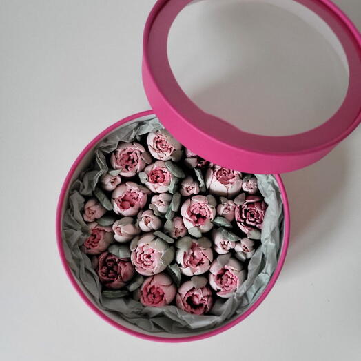 Round box with zephyr tulips 21 cm