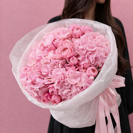 🌸 Bouquet of spray roses and hydrangeas
