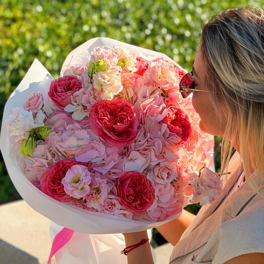 Plush Dreams Bouquet - Hydrangea, Garden Roses, Spray Roses, Lisianthus