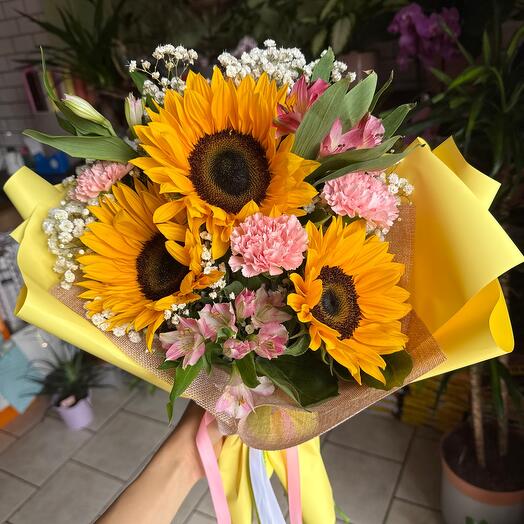 Sunny bouquet for summer vibe