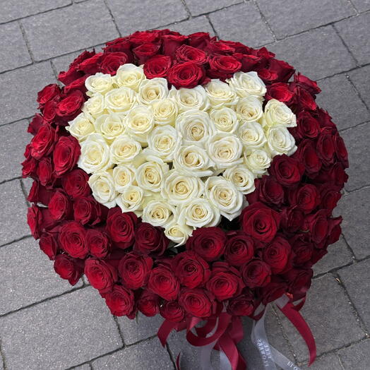 101 Roses in a basket „White heart