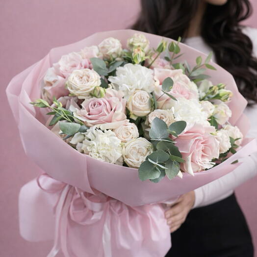 💐 Light-colored bouquet