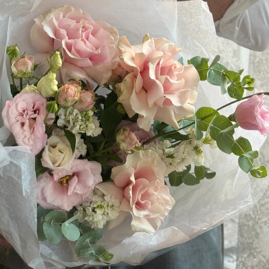 Bouquet 375 [FREE DELIVERY] Rosa Ecuador, Spray Rose, Lisianthus, Matthiola, Pistacia, Eucalyptus