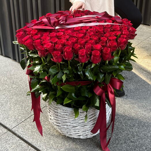 150 roses in a basket