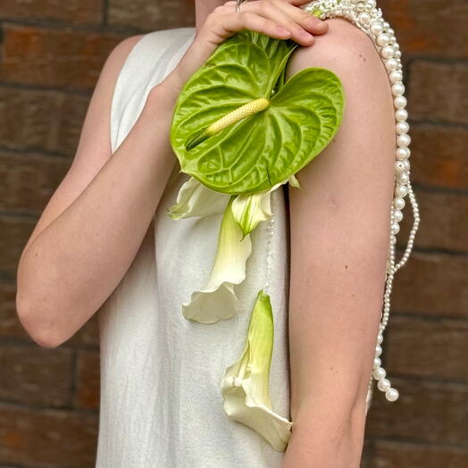 Art deco on the shoulder