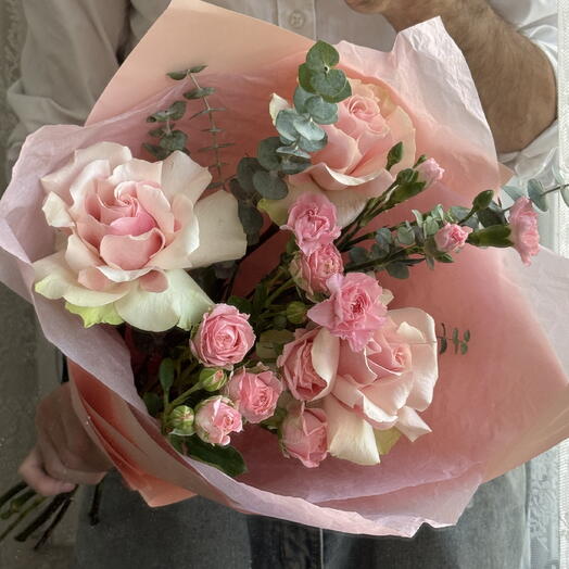 Bouquet 364 [FREE DELIVERY] Spray Rose, Rosa Ecuador, Eucalyptus, Dianthus