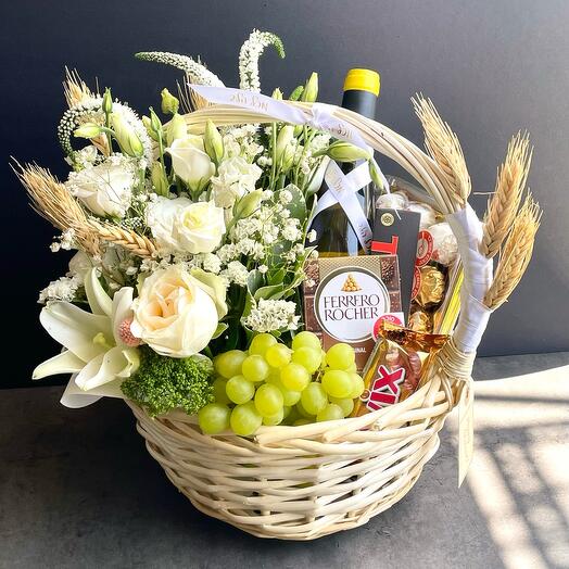 Basket with flowers and wine, size Large