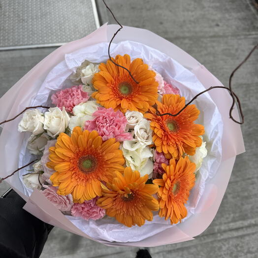 Sun Bouquet Medium(gerbera, spray roses, hydrangeas, brunches, dianthuses)