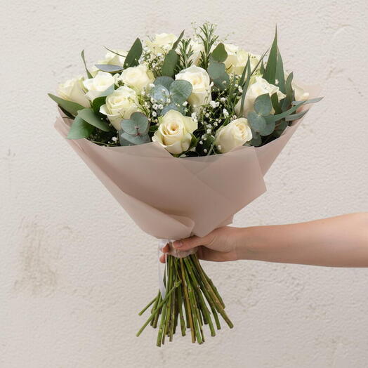 Bouquet of white roses (medium)