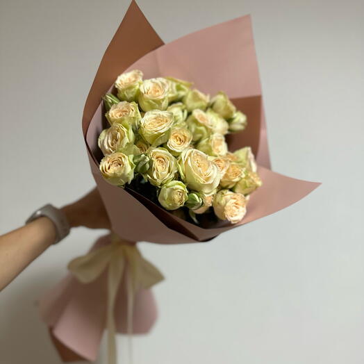 Spray white roses